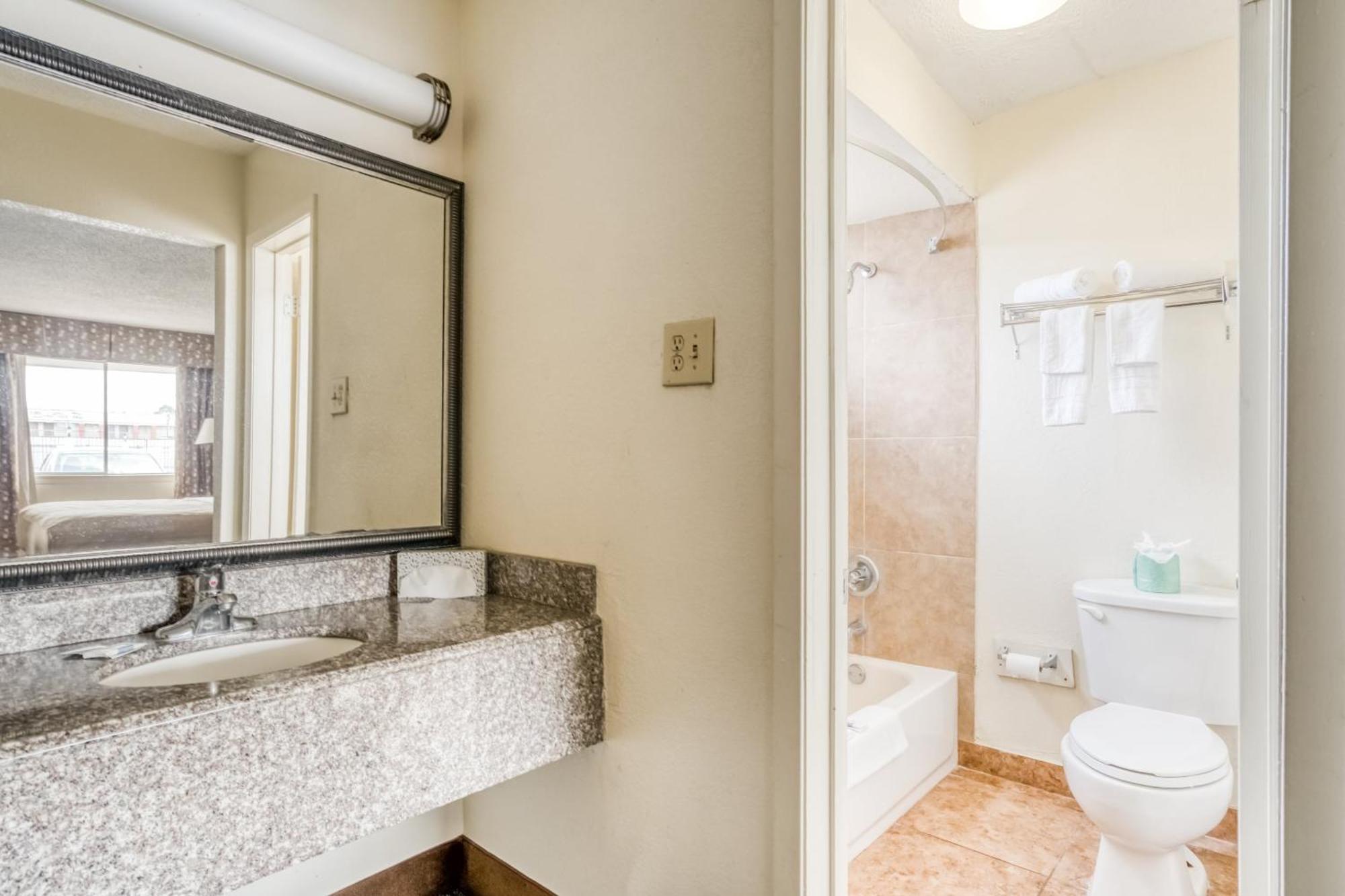Oyo Hotel Alexandria La- Hwy 165 Zewnętrze zdjęcie